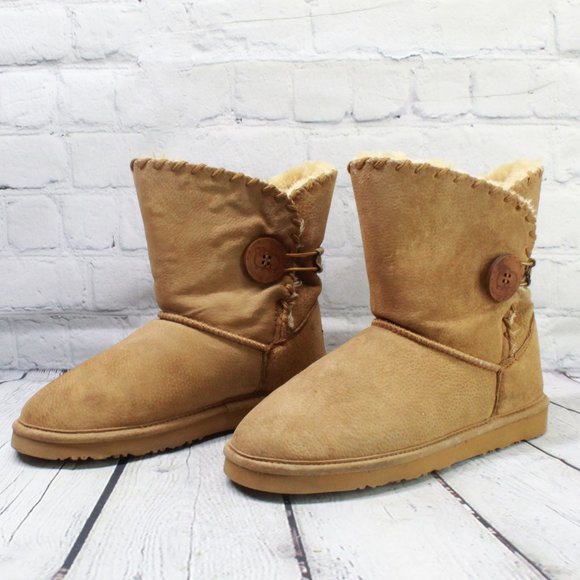 Lamo Brown Suede Button Faux Fur Lined Whipstitched Winter Ankle Boots Size 8 - Picture 2 of 9